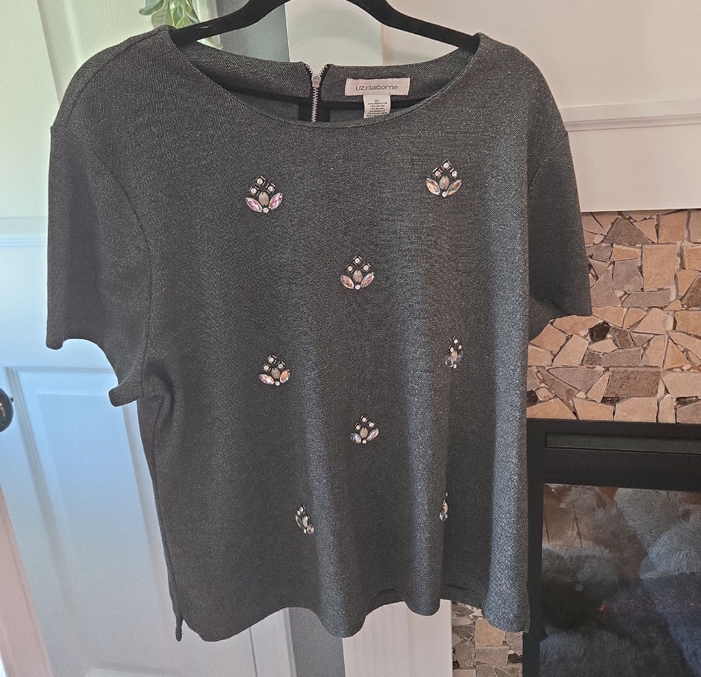 (75)Liz Claiborne Dark Charcoal Embellished Short Sleeve Top